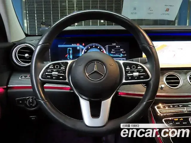 Mercedes-Benz E-Class 2020 — ფოტო 12/20