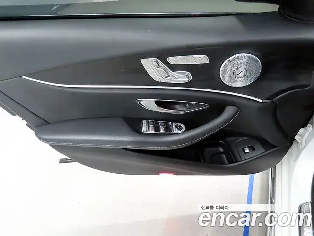 Mercedes-Benz E-Class 2020 — ფოტო 19/20