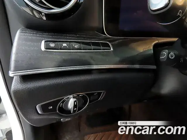 Mercedes-Benz E-Class 2020 — ფოტო 7/20