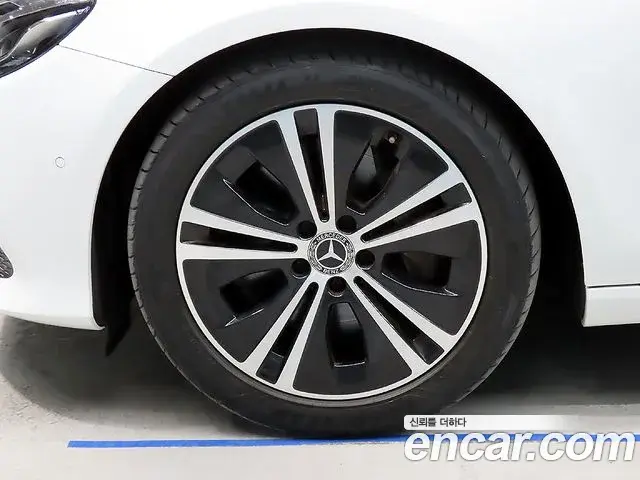 Mercedes-Benz E-Class 2020 — ფოტო 14/20