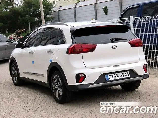Kia Niro 2021 — Şəkil 17/20