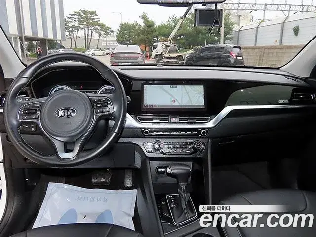 Kia Niro 2021 — Şəkil 12/20