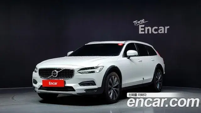 Volvo V90 Cross Country 2021 — Фото 1/20