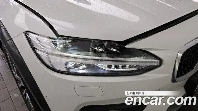 Volvo V90 Cross Country 2021 — Photo 1/32