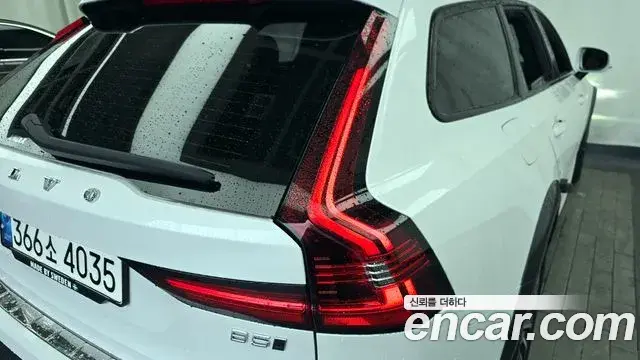 Volvo V90 Cross Country 2021 — Photo 18/32