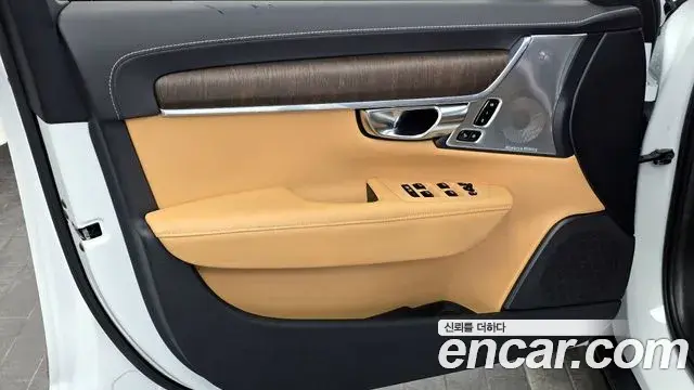Volvo V90 Cross Country 2021 — Photo 25/32