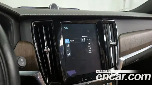 Volvo V90 Cross Country 2021 — Photo 9/32