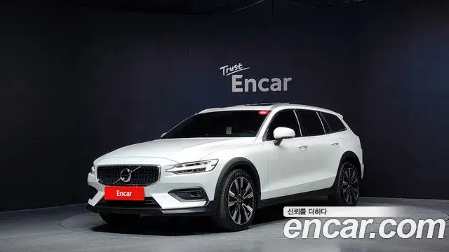 Volvo V60 Cross Country 2022 — Photo 11/20
