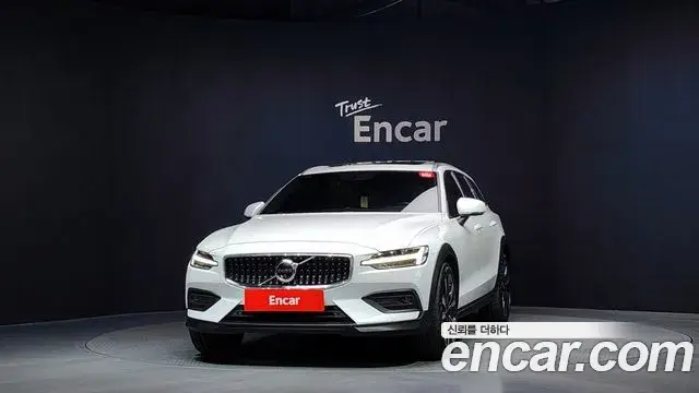 Volvo V60 Cross Country 2022 — Photo 19/20
