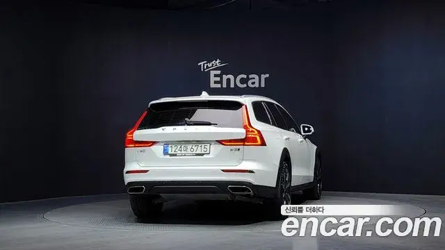 Volvo V60 Cross Country 2022 — Photo 7/20