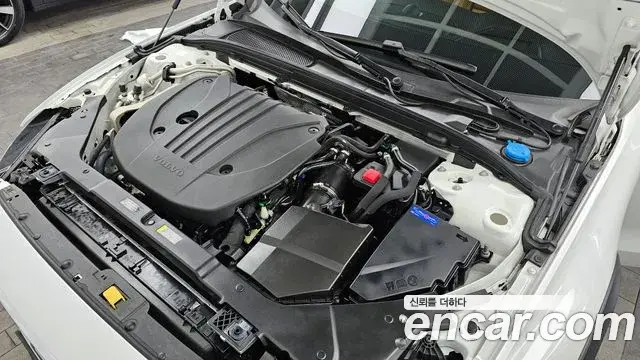 Volvo V60 Cross Country 2022 — Photo 13/20