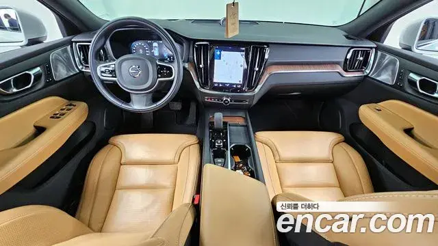 Volvo V60 Cross Country 2022 — Photo 8/20
