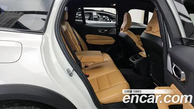 Volvo V60 Cross Country 2022 — Photo 2/20
