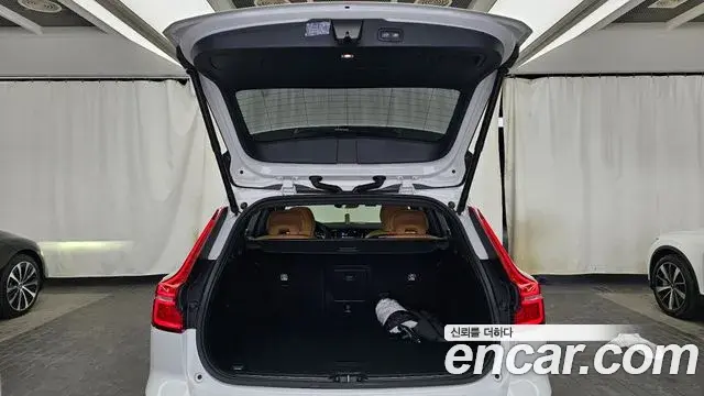 Volvo V60 Cross Country 2022 — Photo 15/20
