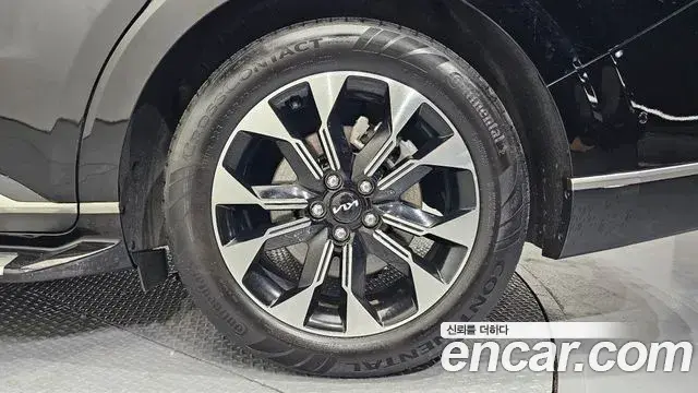 Kia Carnival 2022 — ფოტო 23/31