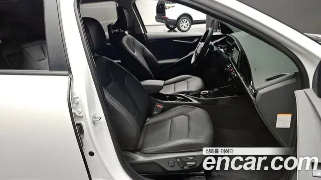 Kia Niro 2025 — Фото 10/20