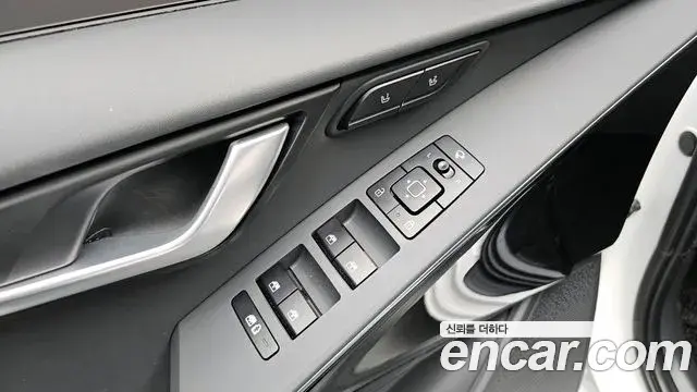 Kia Niro 2025 — Фото 17/20