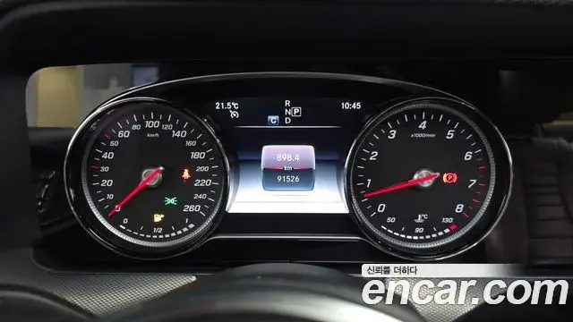 Mercedes-Benz E-Class 2018 — Photo 4/32