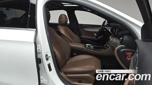 Mercedes-Benz E-Class 2018 — Photo 3/32