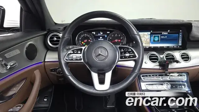 Mercedes-Benz E-Class 2018 — Photo 17/32