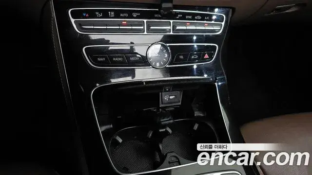 Mercedes-Benz E-Class 2018 — Photo 10/32