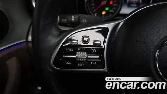 Mercedes-Benz E-Class 2018 — Photo 2/32