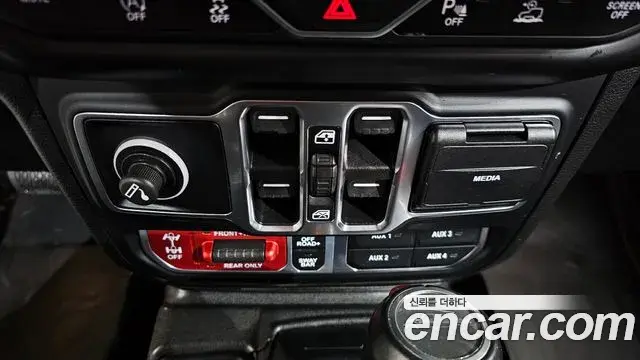 Jeep Gladiator 2021 — Фото 19/20
