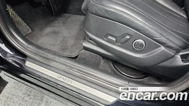 Genesis GV80 2020 — ფოტო 28/33