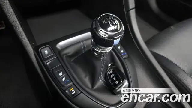 Hyundai Veloster 2022 — Фото 9/20