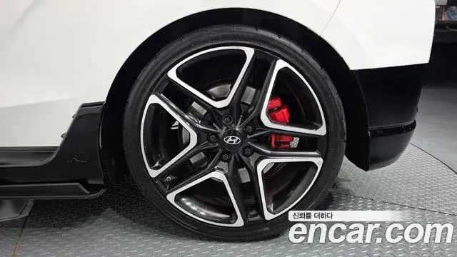 Hyundai Veloster 2022 — ფოტო 9/27