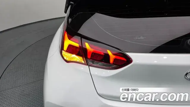 Hyundai Veloster 2022 — ფოტო 3/27