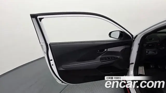 Hyundai Veloster 2022 — ფოტო 15/27