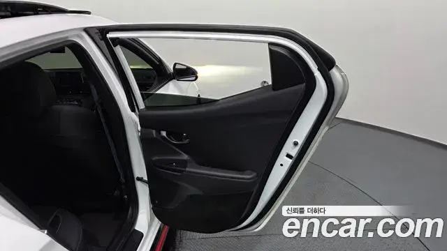 Hyundai Veloster 2022 — ფოტო 27/27