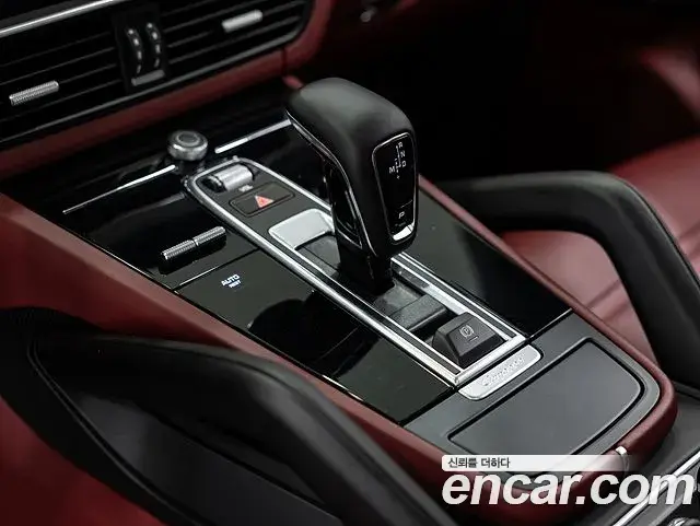 Porsche Cayenne 2023 — ფოტო 7/19