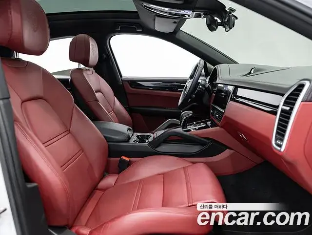 Porsche Cayenne 2023 — ფოტო 16/19