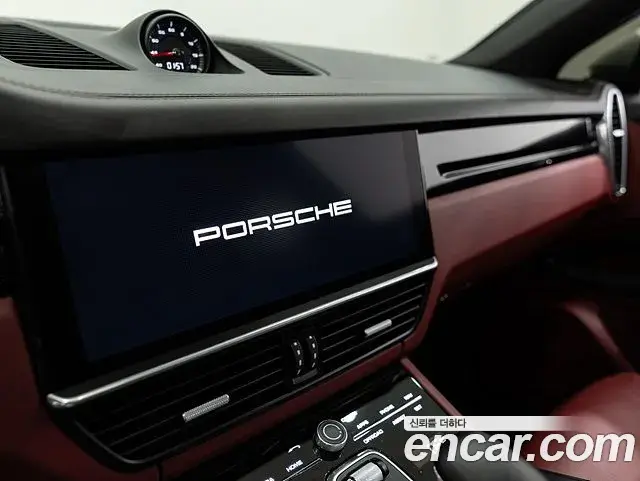 Porsche Cayenne 2023 — ფოტო 2/19