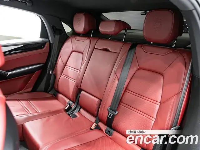 Porsche Cayenne 2023 — ფოტო 10/19