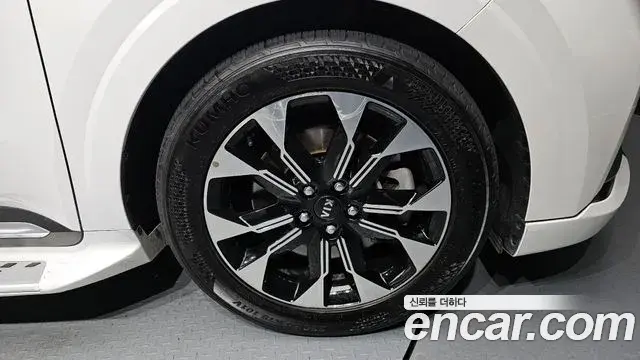 Kia Carnival 2021 — Photo 27/30