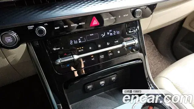 Kia Carnival 2021 — Photo 26/30
