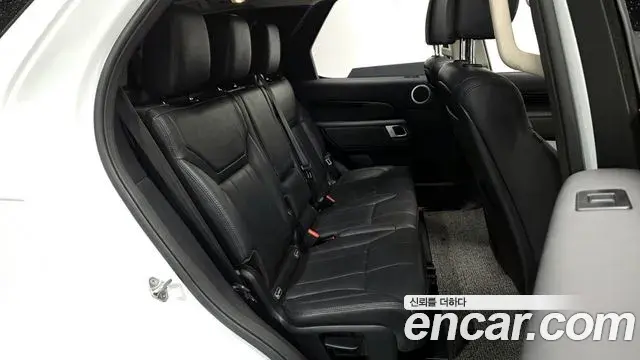 Land Rover Discovery 5 2019 — Şəkil 15/20