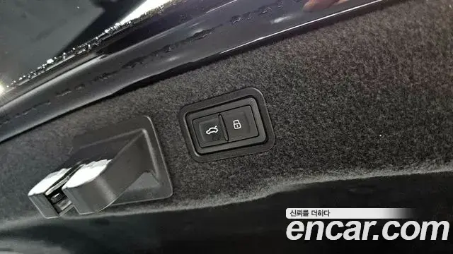 Audi A8 2020 — Photo 10/32