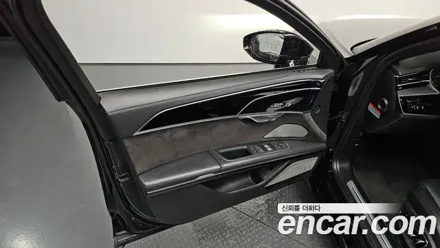 Audi A8 2020 — Photo 22/32