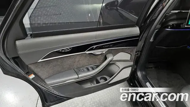 Audi A8 2020 — Photo 27/32
