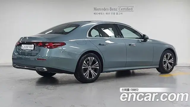 Mercedes-Benz E-Class 2025 — ფოტო 19/20