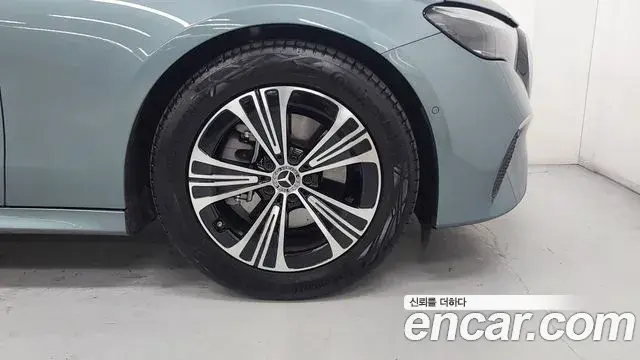 Mercedes-Benz E-Class 2025 — ფოტო 14/20