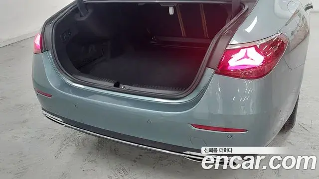 Mercedes-Benz E-Class 2025 — ფოტო 11/20