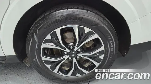 Kia Carnival 2021 — Şəkil 9/31