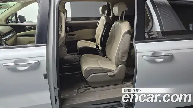 Kia Carnival 2021 — Şəkil 27/31