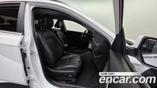 Hyundai Kona 2023 — Фото 10/20
