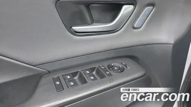 Hyundai Kona 2023 — Фото 12/20